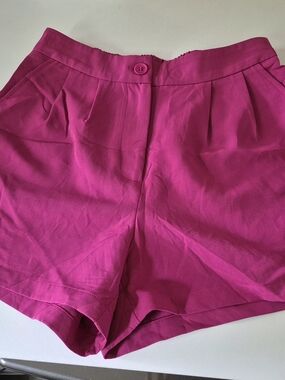 Womens High-Waist Pleated Magenta Pink Shorts